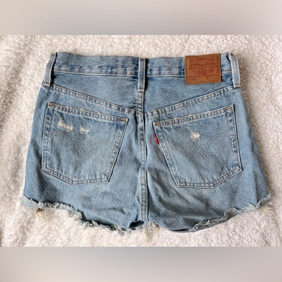 Distressed Cut off denim shorts / California closet staple! - Picture 2 of 3